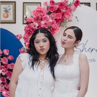Syifa merupakan anak pertama dari 3 bersaudara. Sherina sendiri diketahui merupakan adik kandung Syifa. Foto: Instagram/@sndihadju