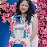 Sherina sendiri diketahui berusia 17 tahun. Foto-fotonya saat berulang tahun ke-17 diunggah sang bunda, Shendy Hadju, ke Instagram. Foto: Instagram/@sndihadju