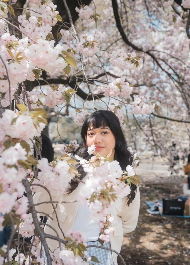 Sherina bersama ibunya juga kerap ikut pergi liburan bersama Syifa dan El Rumi. Salah satunya saat mereka berkunjung ke Jepang. Foto: Instagram/@sndihadju