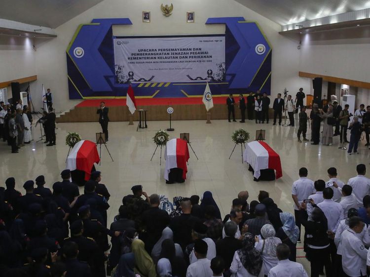 Tiga Jenazah Pegawai KKP Korban ATR 42-500 Dilepas Secara Kedinasan