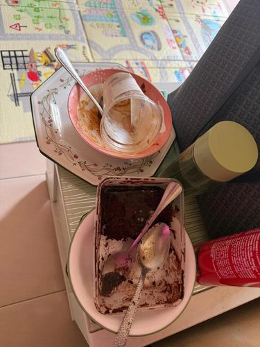 Viral wanita cantik yang hobi dandan ternyata tinggal di kamar penuh sampah. Ia bahkan tega buang air di wadah hingga sisa makanan berjamur dan bau busuk. Viral wanita cantik yang hobi dandan ternyata tinggal di kamar penuh sampah. Ia bahkan tega buang air di wadah hingga sisa makanan berjamur dan bau busuk.