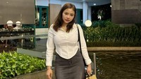 Vitalia Shesya kini mencoba menjilbabkan diri dulu. Jadi sekarang aku lebih damai sama diri aku. Aku memutuskan gak hijab dulu deh, katanya. (Foto: dok Instagram vitaliashesyareal)