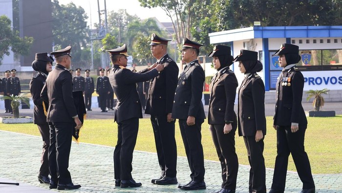 132 Personel Polda Babel Dianugerahi Satyalancana Pengabdian