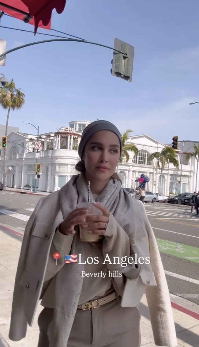 Potret lain Anashid yang menikmati liburannya di Los Angeles, AS. Sebelumnya, wanita 33 tahun itu terlihat berlibur ke Turki.  Foto: dok. Instagram Anashid Hoseini