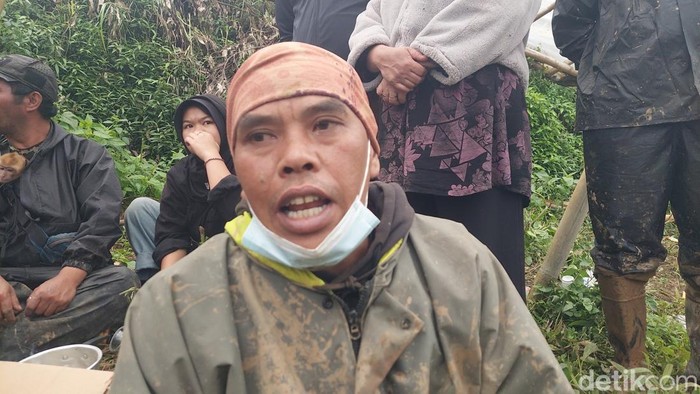 Asep Heri, Orangtua yang ikut evakuasi demi temukan anak kandungnya