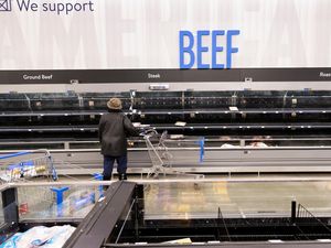 Rak-rak Supermarket AS Kosong Diborong Warga gegara Badai Musim Dingin