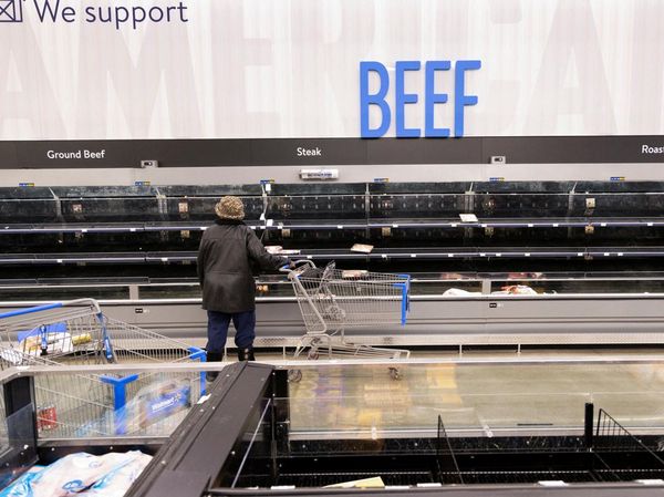 Rak-rak Supermarket AS Kosong Diborong Warga gegara Badai Musim Dingin