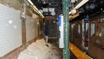 Badai Salju Ganggu Perjalanan Kereta di New York