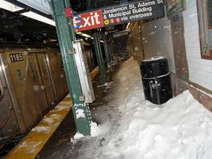 Badai Salju Ganggu Perjalanan Kereta di New York