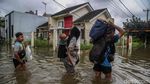 Potret Banjir Rendam Perumahan Cluster Taman Sakura Bekasi