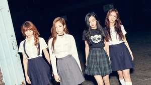 Ada juga foto Lisa, Jennie, Rosé, dan Jisoo dengan seragam ala-ala anak sekolahan. (Foto: dok. YG Entertainment)