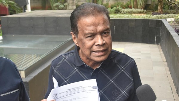 Potret Bos Maktour Fuad Hasan Penuhi Panggilan KPK Terkait Kasus Kuota Haji