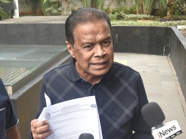 Potret Bos Maktour Fuad Hasan Penuhi Panggilan KPK Terkait Kasus Kuota Haji