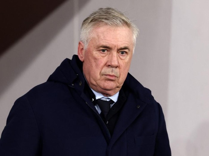 Brazils Italian coach Carlo Ancelotti looks on during the International friendly football match between Brazil and Tunisia at Stade Pierre-Mauroy, in Villeneuve-dAscq, northern France, on November 18, 2025. (Photo by FRANCK FIFE / AFP)