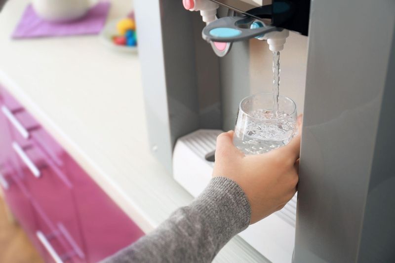 Dispenser Modern dan Bebas BPA, Solusi Air Minum Aman di Rumah