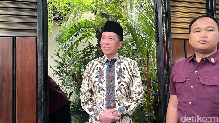 Duta Besar Belanda untuk Indonesia, Marc Gerritsen, menemui Presiden ke-7 RI, Joko Widodo (Jokowi), di kediaman Sumber, Banjarsari, Solo, Senin (26/1/2026).