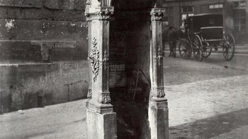 Salah Satu Urinal Umum Pertama di Dunia di Samping Église Saint-Laurent di Paris, Difoto pada Tahun 1865 Foto: Boredpanda