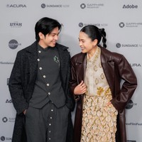 Menghadiri sebuah festival film internasional yang bergengsi, Maudy memastikan penampilannya benar-benar maksimal. Kreasi desainer kondang Indonesia Biyan Wanaatmadja lantas menjadi andalan. (Foto: Instagram/@maudyayunda)