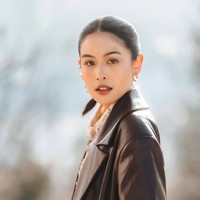 Statement layers, Sundance, and a Snowy world premiere, tulis Maudy di Instagram untuk mendeskripsikan gayanya. Penampilannya kali ini mustahil terwujud tanpa bantuan stylist Hagai Pakan. (Foto: Instagram/@maudyayunda)