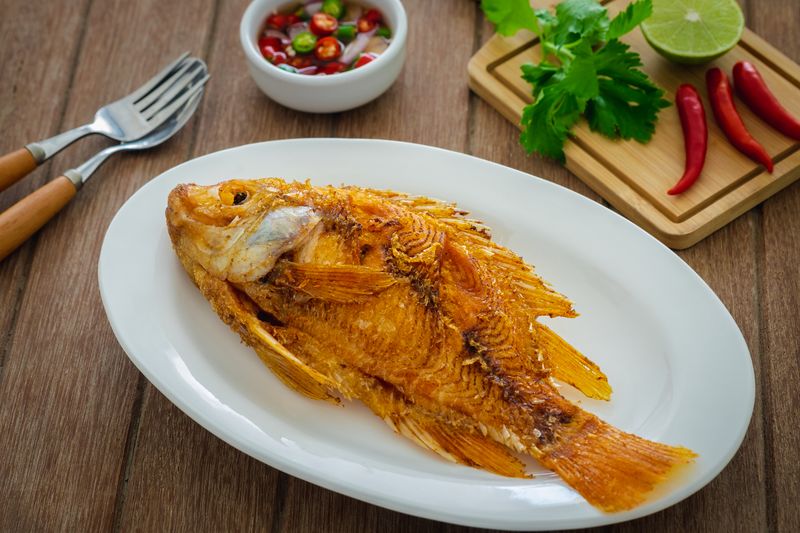 Ilustrasi ikan goreng