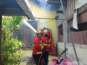 3 Rumah-1 Warung Makan di Padang Hangus Terbakar