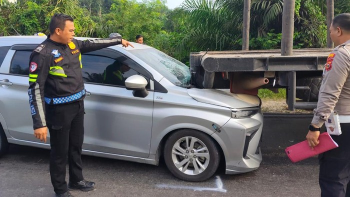 Kecelakaan Jalintim di Pelalawan, Pelajar SMA Tewas Tabrak Truk