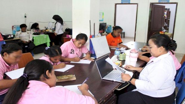 Kegiatan belajar dalam rangka program penyetaraan jenjang pendidikan Paket A, B dan C di lapas.