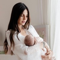 Karena lingkungannya, tak heran jika pria-pria yang mendekatinya datang dari dunia balap. Sebelum bersama Verstappen, ia diketahui pernah berpacaran dengan pembalap Rusia Danii Kvyat selama tiga tahun. Mereka memiliki satu anak perempuan bersama. Foto: Instagram