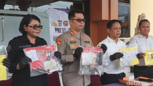 Konferensi Pers Pengungkapan Kasus Narkoba di Polres Buleleng, Senin (26/1/2026). (Made Wijaya Kusuma)