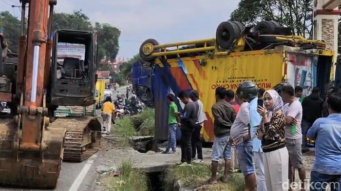 5 Tewas, 4 Luka Akibat Kecelakaan Beruntun di Padang Panjang