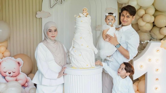 Leshia Anak Lesti Kejora & Rizky Billar Ultah Pertama