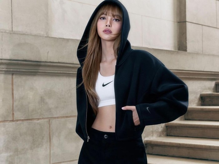 Lisa BLACKPINK jadi brand ambassador Nike.