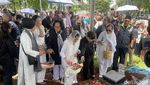 Suasana Haru Pemakaman Lucky Widja