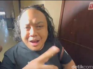 Video: Penuhi Panggilan Polisi, Manajer Lula Lahfah Tiba di Polres Jaksel