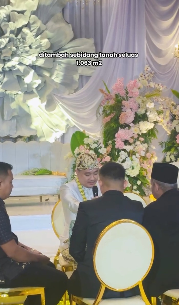 Viral momen akad nikah sultan dengan mahar fantastis berupa sebidang tanah senilai Rp 1,8 Miliar dan emas 50 gram di Garut, Jawa Barat.