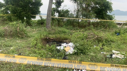 Penampakan lokasi penemuan mayat terbakar di sebelah Pura Batu Leong, Dusun Batu Leong, Desa Sekotong Barat, Kecamatan Sekotong, Lombok Barat, Senin (26/1/2026).