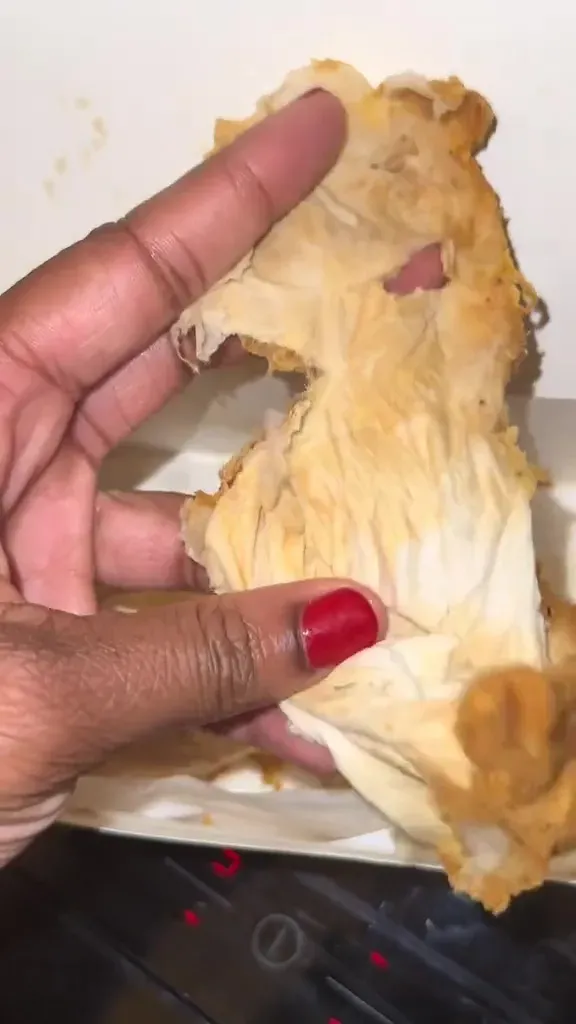 Ngeri...Pelanggan Temukan Tisu di dalam Pesanan Ayam Gorengnya