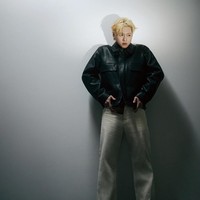 “Dulu, bahkan sekarang, ia adalah teman yang membuatku belajar banyak hal,” ujar Go Kyung Pyo. Sang aktor mengandalkan lawan mainnya secara emosional selama di lokasi syuting. Foto: dok. allure