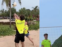 Aksi Pebalap MotoGP Main Voli Bareng Warlok di Lombok