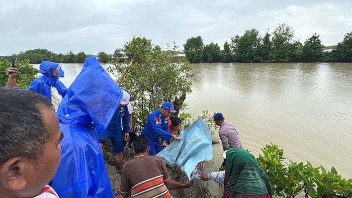 Penemuan bocah 10 tahun di Sungai Sumbermas Indramayu.