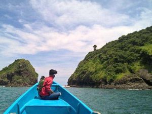 Pesona Pulau Bedil, yang dijuluki Raja Ampat-nya Banyuwangi