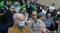 Terdakwa kasus dugaan korupsi pengadaan laptop Chromebook dan Chrome Device Management di lingkungan Kemendikbudristek tahun 2019–2022, Nadiem Anwar Makarim menjalani sidang lanjutan di Pengadilan Tipikor Jakarta, Senin (26/1/2026).