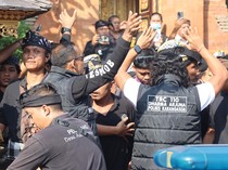 Bentrokan Kembali Pecah di Desa Adat Bugbug Karangasem