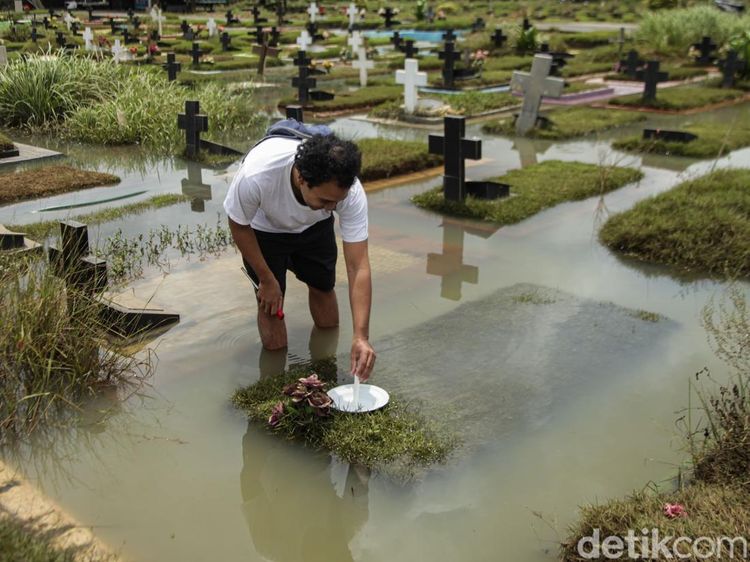Potret TPU Mangun Jaya Bekasi Kembali Banjir Usai Hujan Berhari-hari