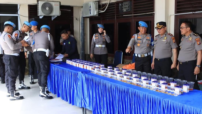 Propam Polda Riau Tes Urine Personel Polres Inhil, Ini Hasilnya