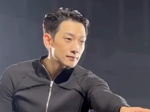 Rain Minta Maaf Usai Tegur Fans Tak Joget di Konsernya Ternyata Tuli
