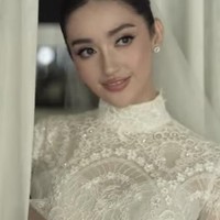 Untuk riasan wajah, Ranty mempercayakan pada MUA Andy Chun. Dengan riasan soft glam, Ranty tampil cantik manglingi. Foto: Instagram/@andychunmakeup