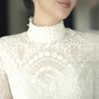 Penampilannya terlihat simpel dengan sepasang anting tusuk berlian. Tak sedikit yang memuji kecantikan Ranty di hari bahagianya tersebut. Foto: Instagram/@andychunmakeup