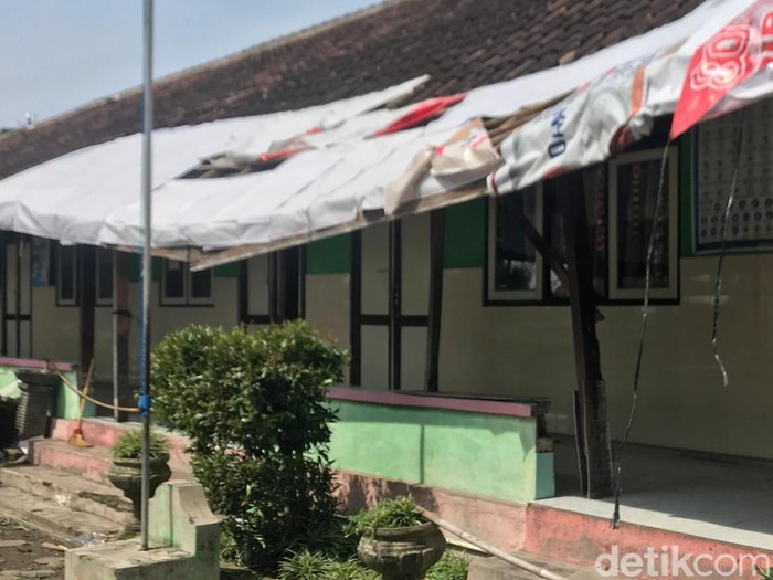 Penampakan rusaknya gedung SDN Tegalmuncar, Tlawong, Sawit, Boyolali, Senin (26/1/2026).