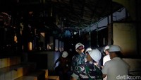 Tur diawali dari halaman pabrik. Menyusuri area luar hingga melewati rel-rel lori bekas jalur angkut tebu. Di area ini, pemandu menjelaskan sejarah PG Candi Baru dan perannya dalam industri gula di Sidoarjo.